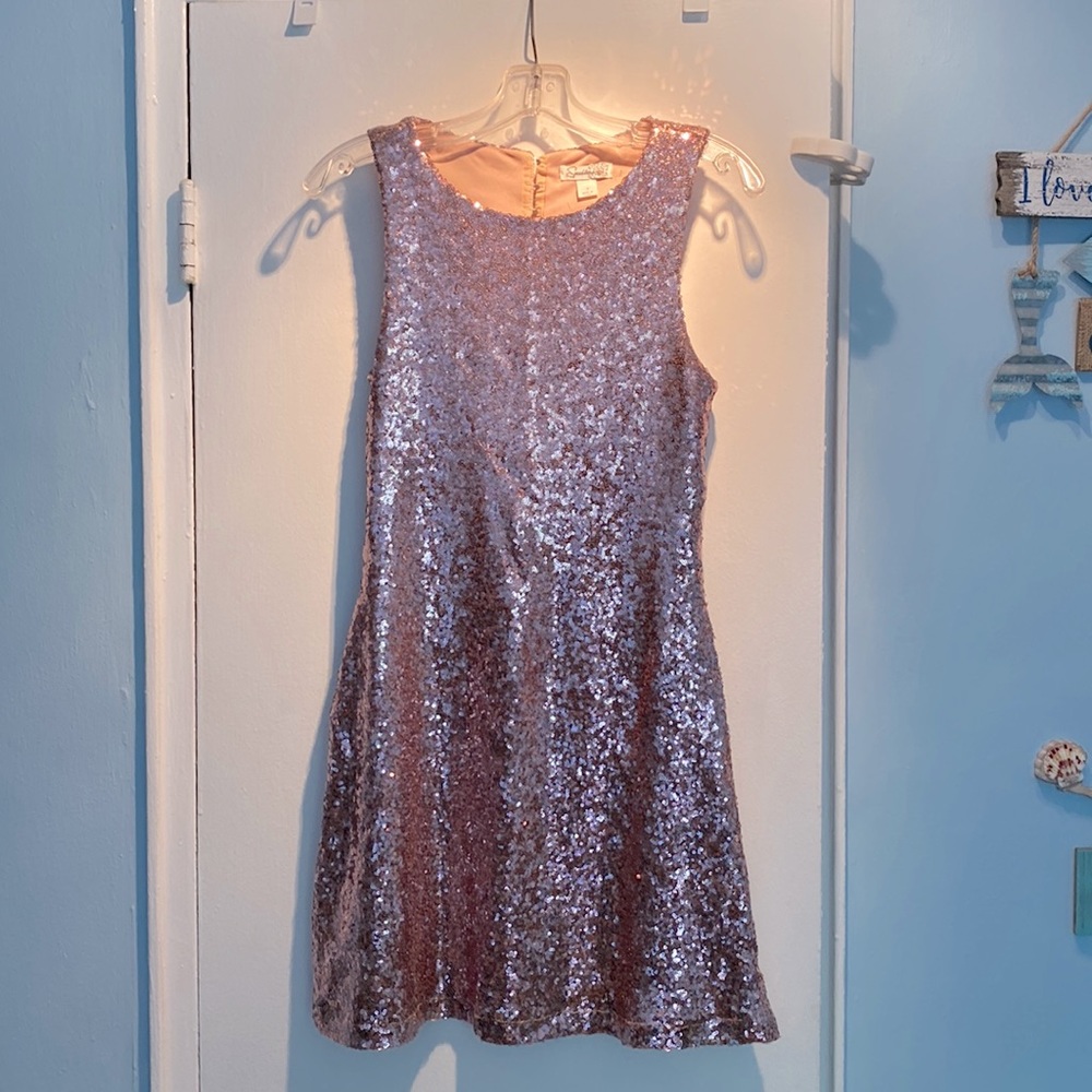 Body con rose gold sequin dress